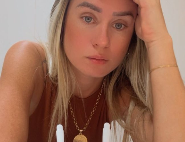 Criadora de conteúdo adulto revela gravidez após gravação: “Foi um susto”