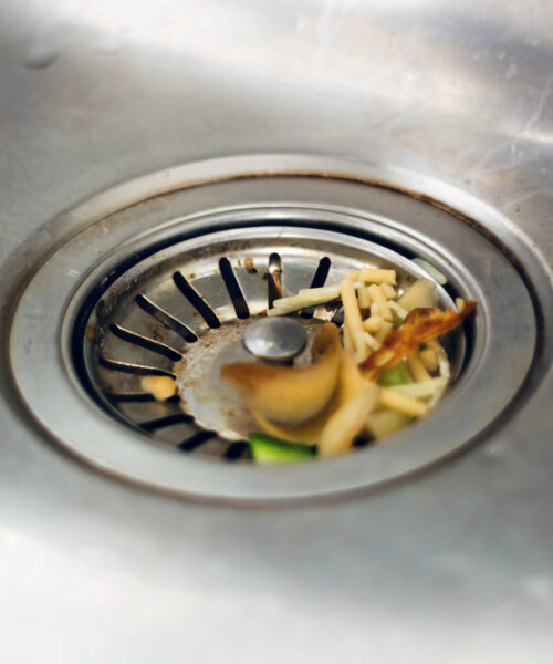 Solução para desentupir a pia da cozinha: dicas infalíveis!
