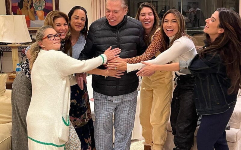 Silvio Santos revela que conquistou controle do SBT antes de militar assumir o poder.