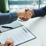 Guia Prático para Criar um Contrato de Serviços com Termos Transparente