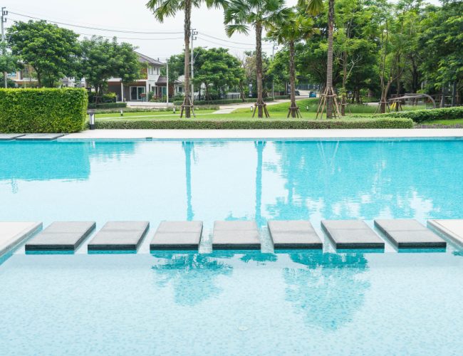 Entenda o processo de purificação da água em piscinas domésticas.
